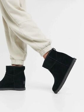 UGG $160 Womens 7 Black Brown Suede Femme Hidden Wedge Ankle Booties GSBox